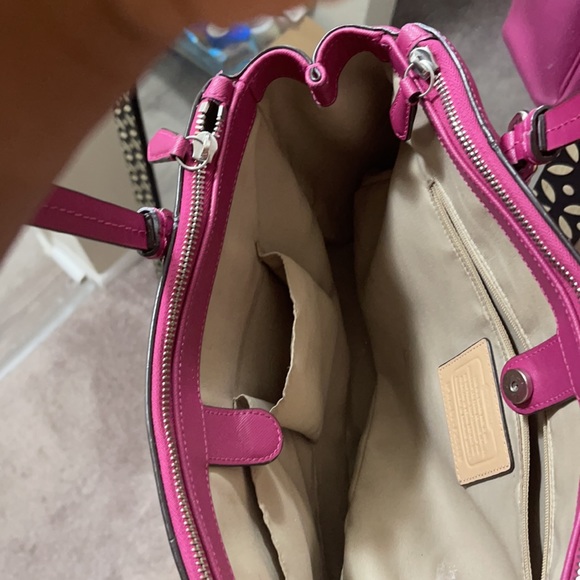 Hot pink coach bag - Picture 4 of 9